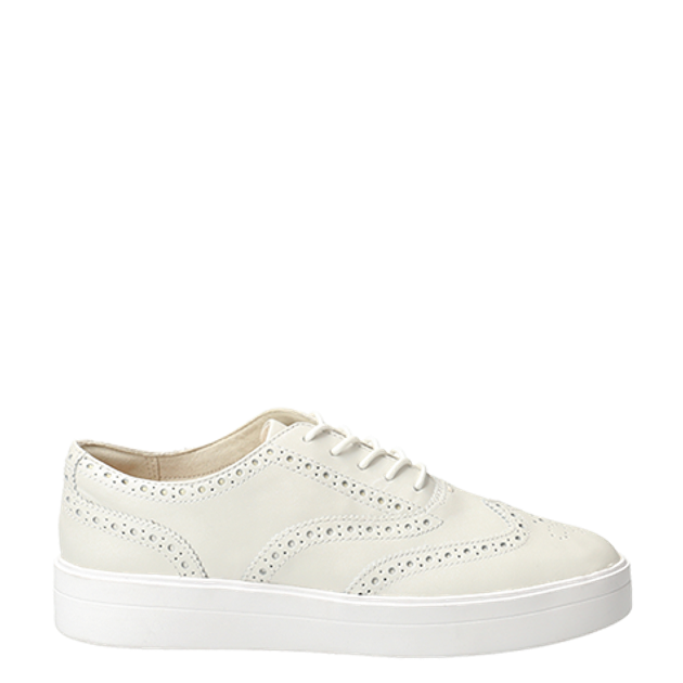 Clarks Hero Brogue 26149394 4 lace up shoes in white