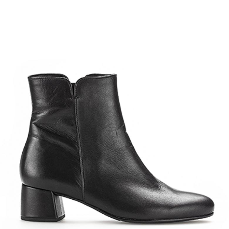 Gabor 5.680.27 ankle boots in black