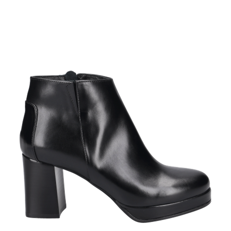 Truman's 6833 693 NERO ankle boots in black