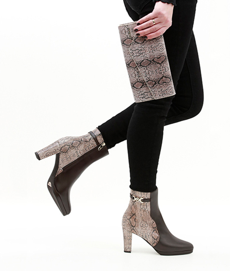 Peter Kaiser 69043 406 Bags in brown