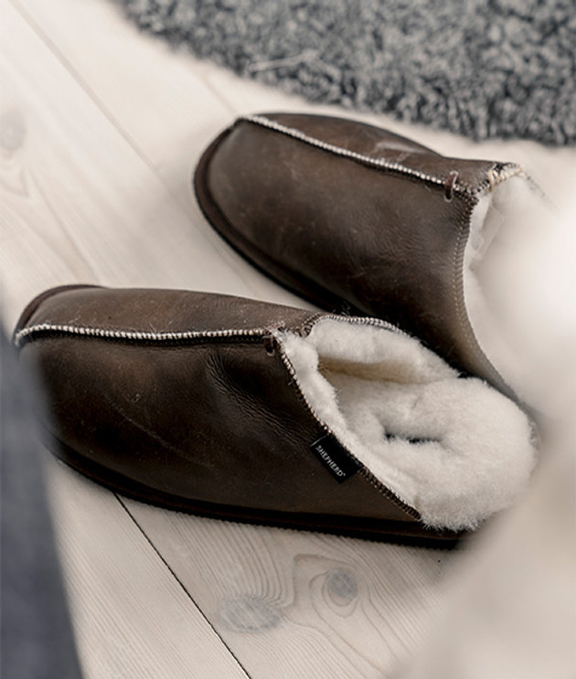 Shepherd 1201253 HUGO slippers in brown