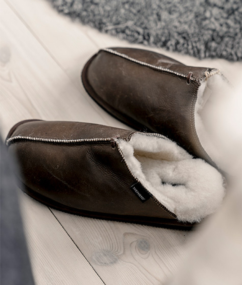 Shepherd 1201253 HUGO slippers in brown