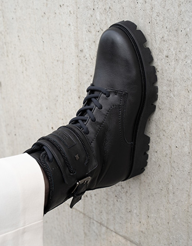 Donna Carolina 48.682-039-001 boots in black