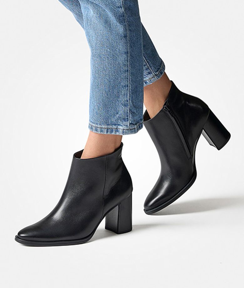 Paul Green 8149-006 ankle boots in black