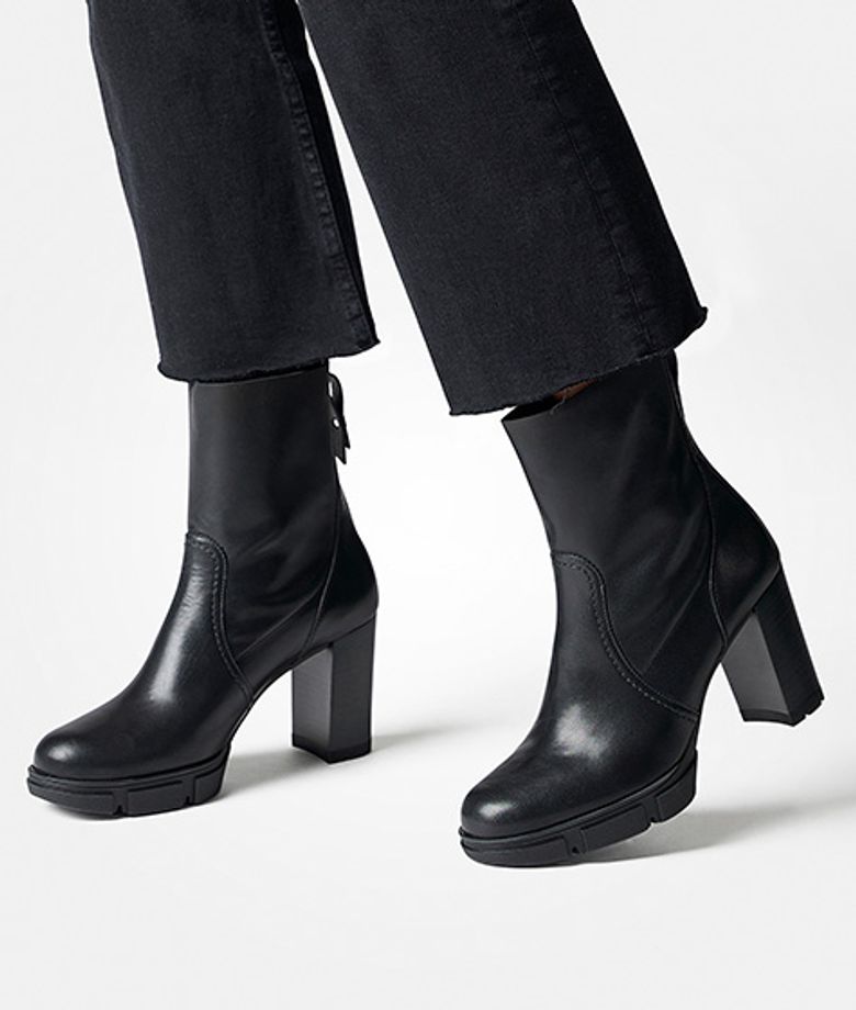 Paul Green 8163-006 ankle boots in black