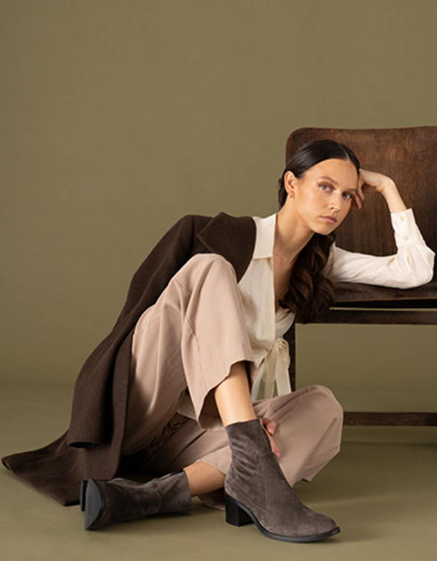 Donna Carolina 48.005.001-001 ankle boots in gray