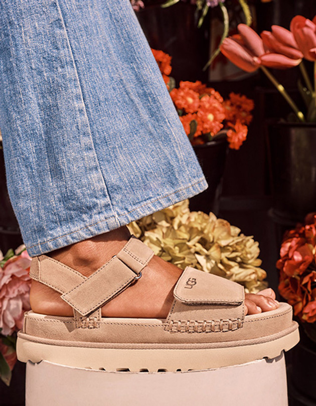 UGG 1136783 CHE GOLDENSTAR Sandaletten in braun