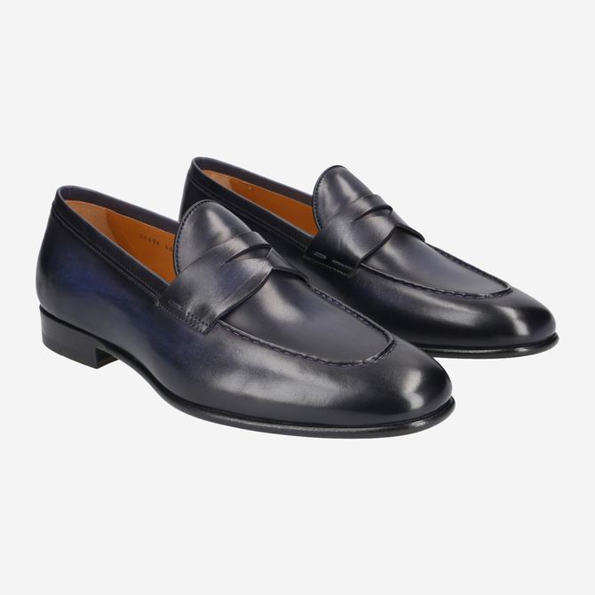 Stepping With Style: Magnanni Blue Shoes - Shoe Effect