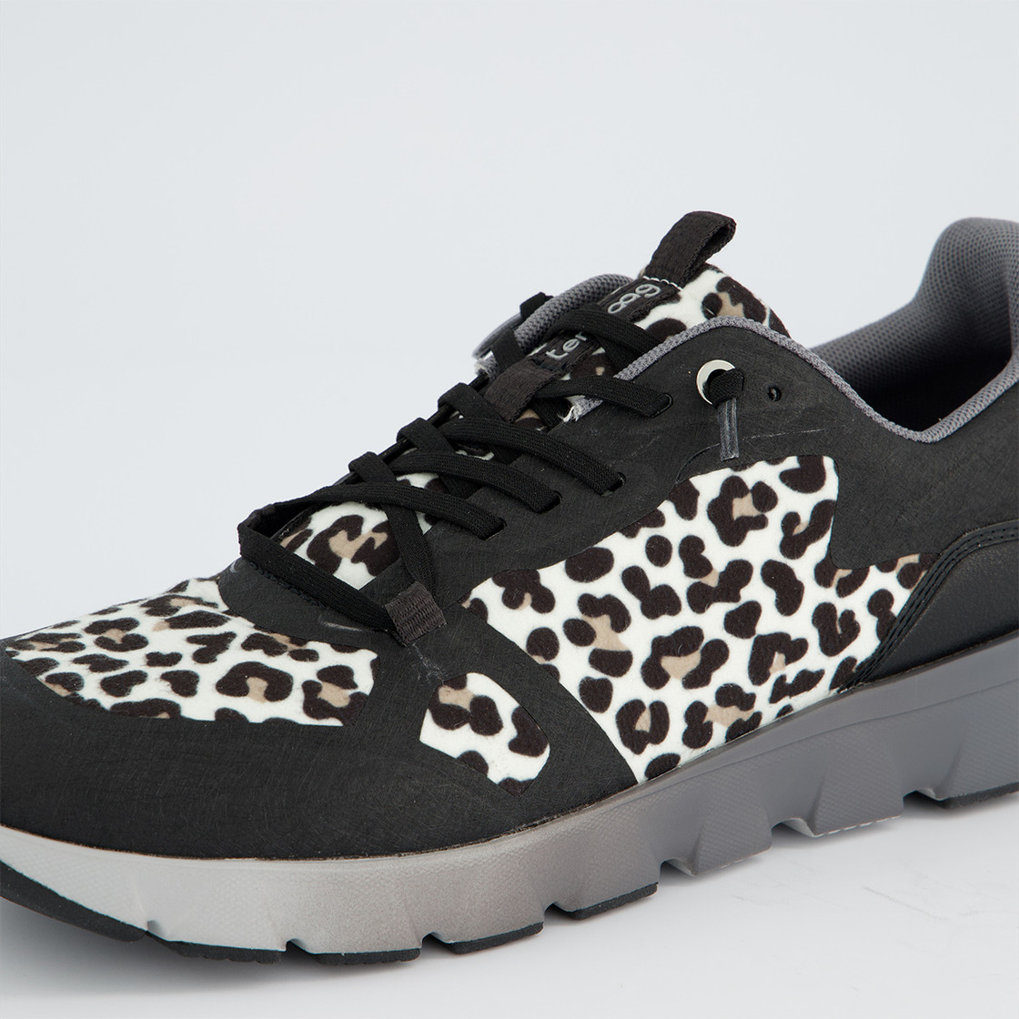 tenhaag 0019 - Black, leo look