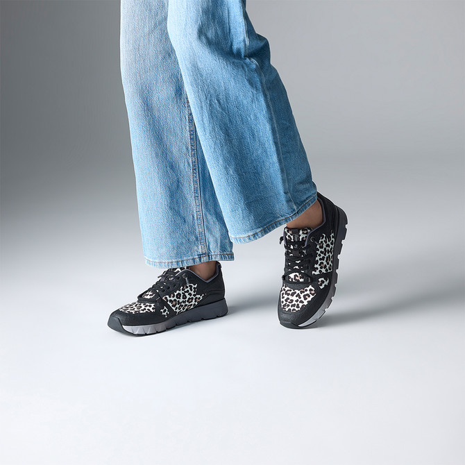 tenhaag 0019 - Black, leo look - special image